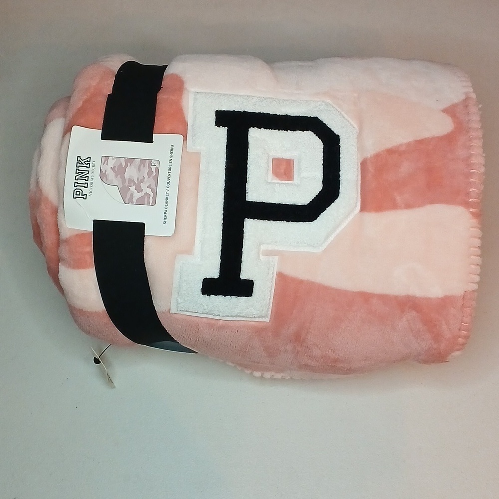 Victoria’s Secret Blanket VS Pink Camo Sherpa Blanket VS PINK Blanket 🆕️ Rare!